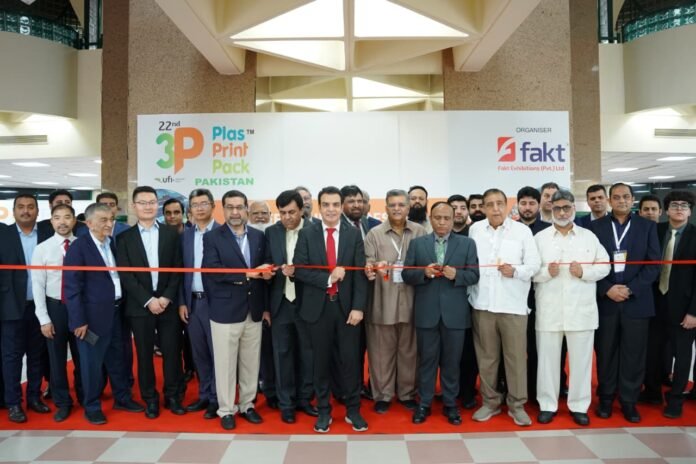 Picture shows Sindh industries department secretary and others at inauguration of 3P Pakistan Exhibition
