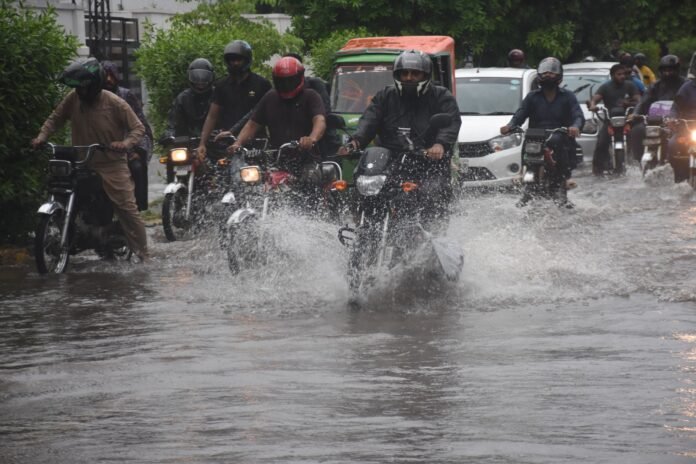 Image shows rains disrupt traffic and causing urban flooding in Lahore