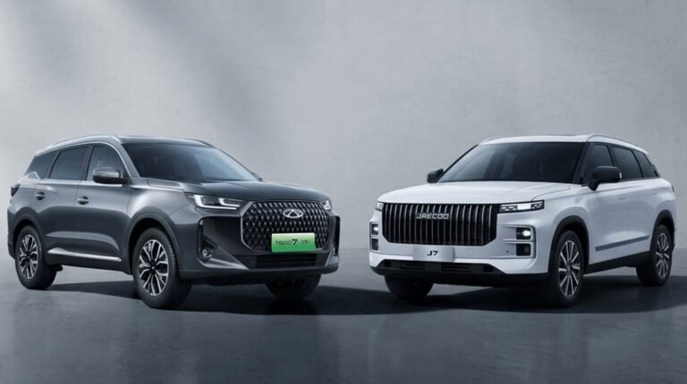 The picture shows Tiggo 7 PHEV and Jaeco J 7 PHEV