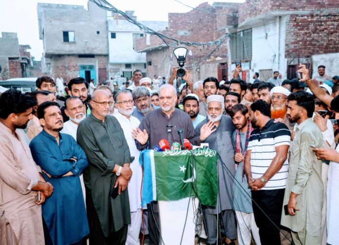 Lahore: Jamaat-e-Islami Pakistan Emir Hafiz Naeem ur Rehman speaks to the media after meeting bereaved families in Kahna.