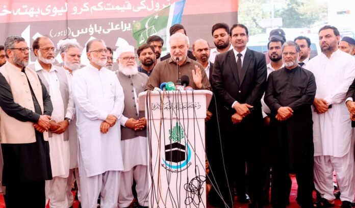 Jamaat-e-Islami Emir Hafiz Naeem ur Rehman addresses press conference at The Mall Lahore.