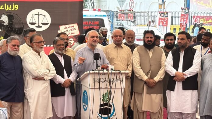 Jamaat-e-Islami Emir Hafiz Naeem ur Rehman addresses press conference at The Mall Lahore.